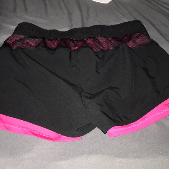 Black sport short - Picture 3 of 3